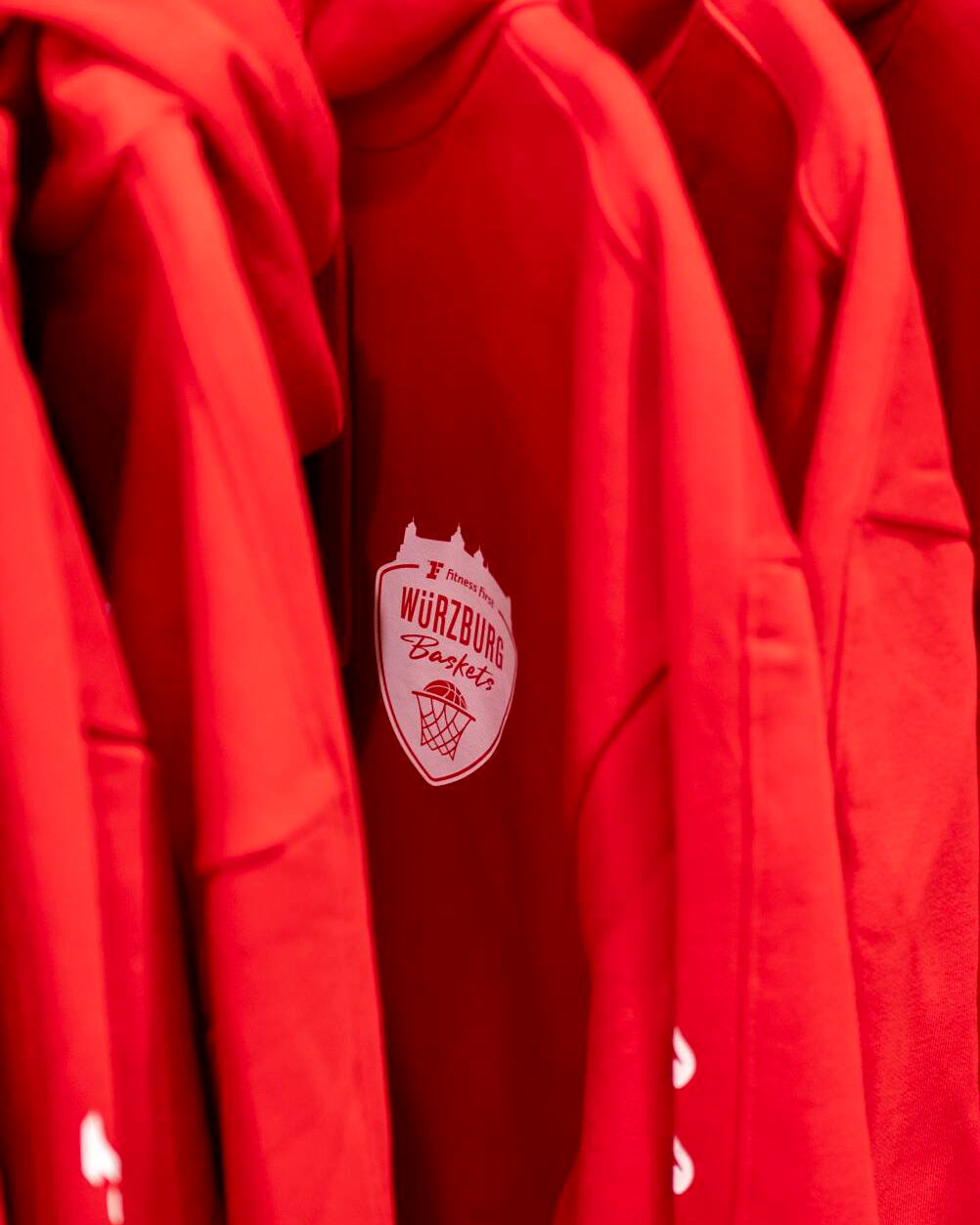 WB | Logo Hoodie rot - Fitness First Würzburg Baskets