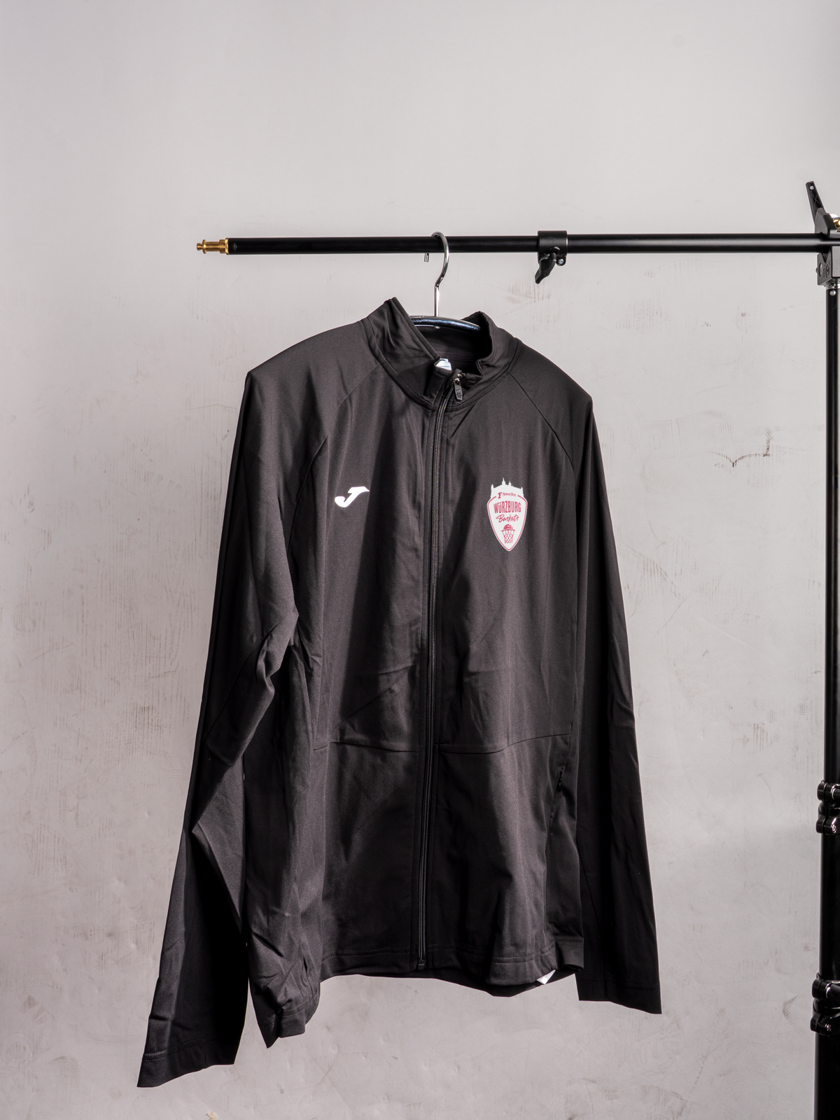WB | Jacke schwarz (Logo weiß/rot)