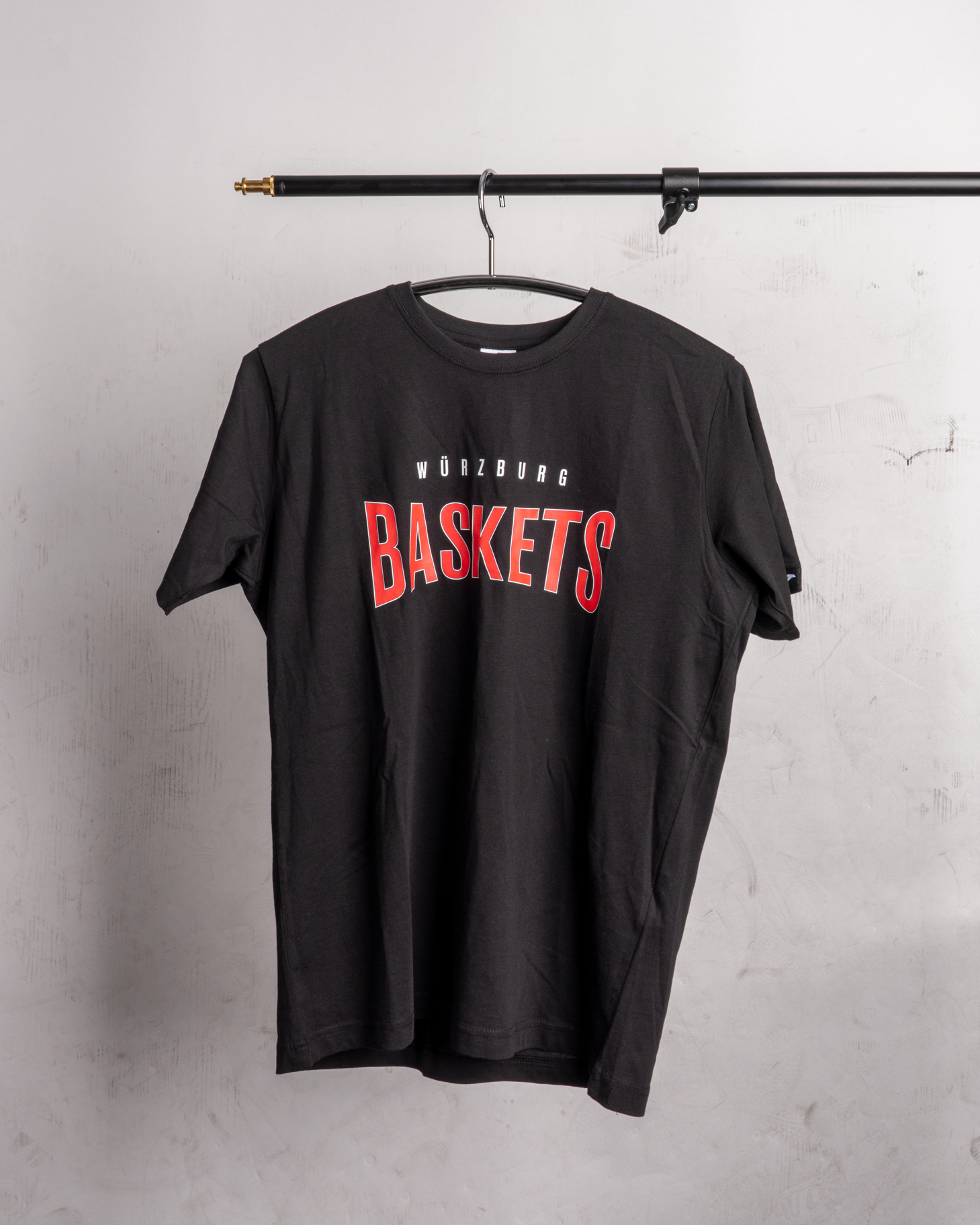 WB | College T-Shirt schwarz - Fitness First Würzburg Baskets