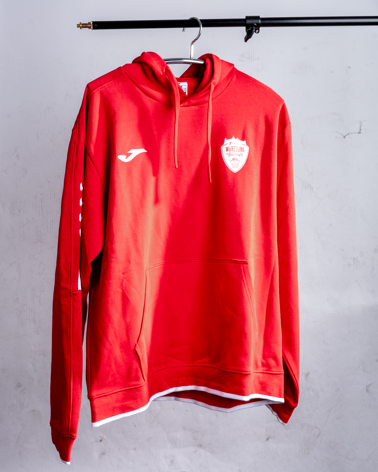 WB | Logo Hoodie rot - Fitness First Würzburg Baskets