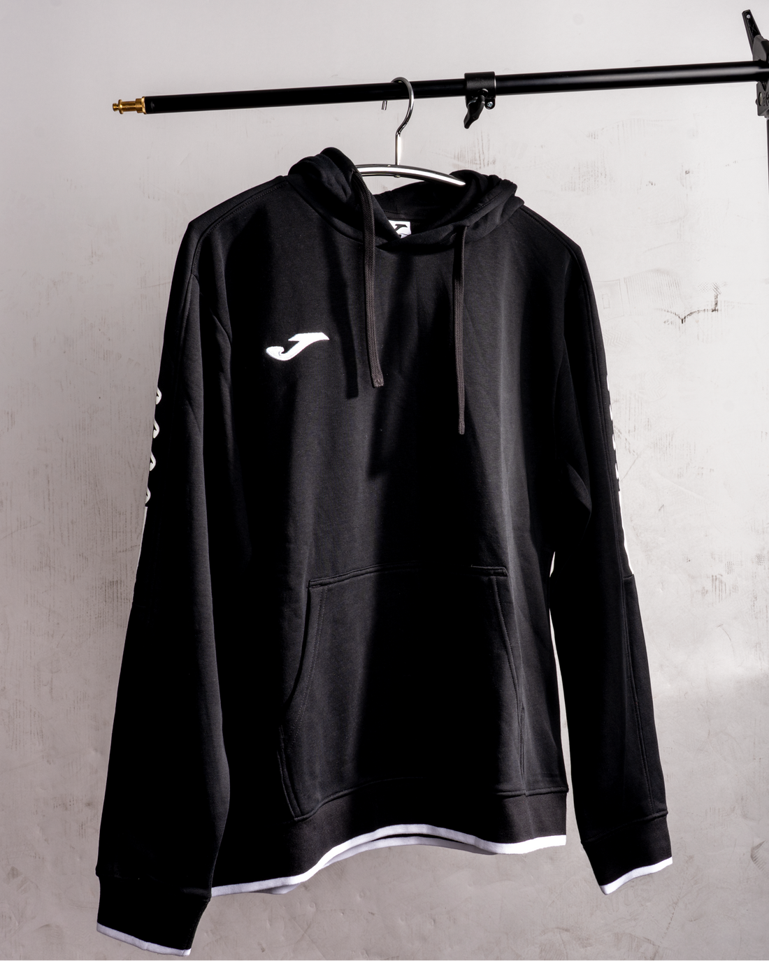 WB | Script Hoodie schwarz - Fitness First Würzburg Baskets